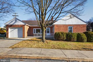 10 DIXIE DR, Red Lion, PA 17356