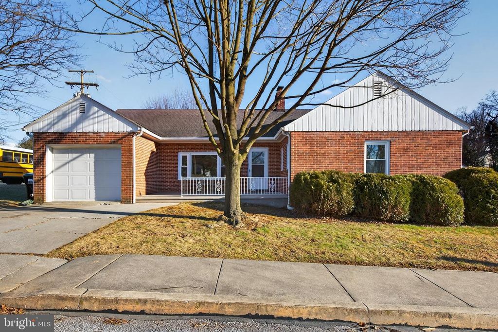 10 DIXIE DR, Red Lion, PA 17356