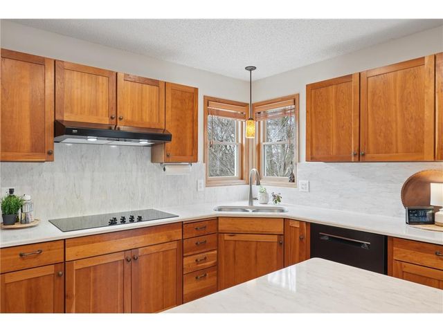 143 Heritage Trail, Houlton, WI 54082