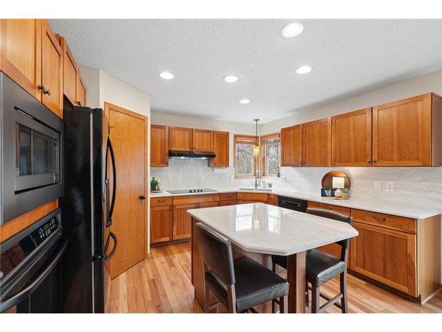 143 Heritage Trail, Houlton, WI 54082