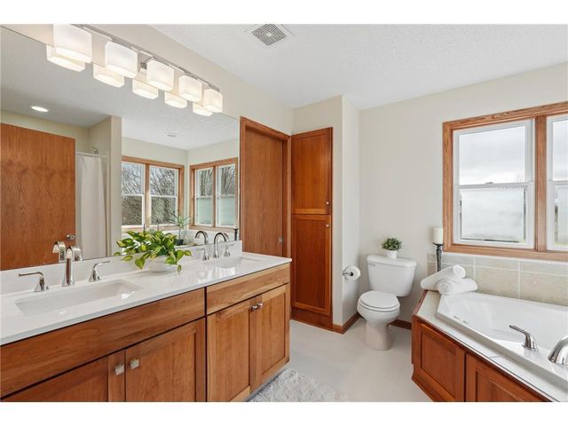 143 Heritage Trail, Houlton, WI 54082