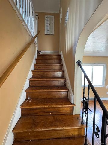 15501 Whitcomb Street, Detroit, MI 48227