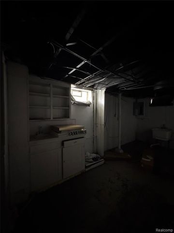 15501 Whitcomb Street, Detroit, MI 48227