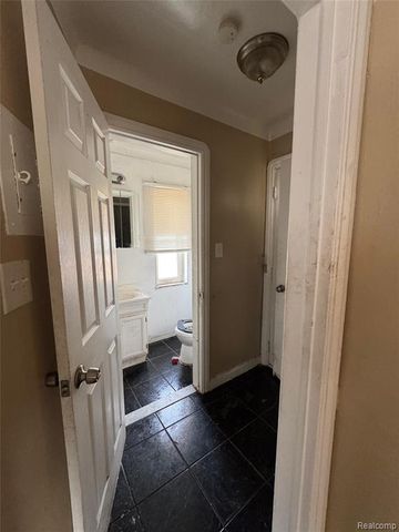 15501 Whitcomb Street, Detroit, MI 48227