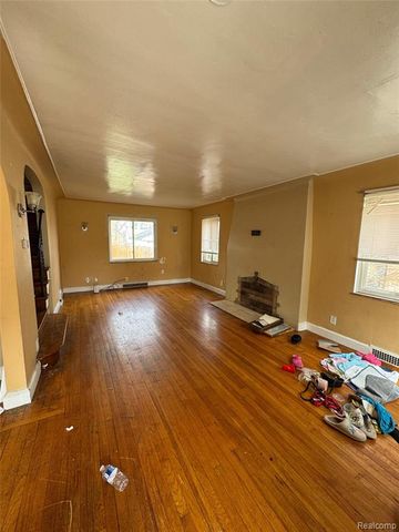 15501 Whitcomb Street, Detroit, MI 48227