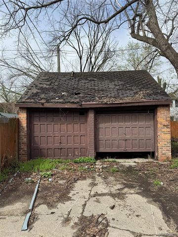 15501 Whitcomb Street, Detroit, MI 48227