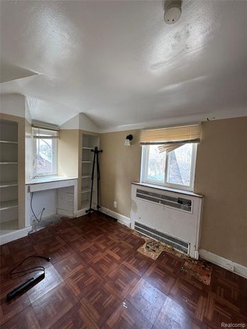 15501 Whitcomb Street, Detroit, MI 48227