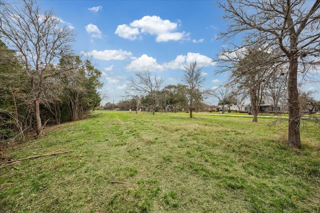 19605 Old Galveston Road, Webster, TX 77598