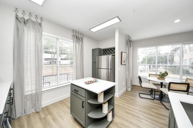 3003 Memorial Court 2323, Houston, TX 77007