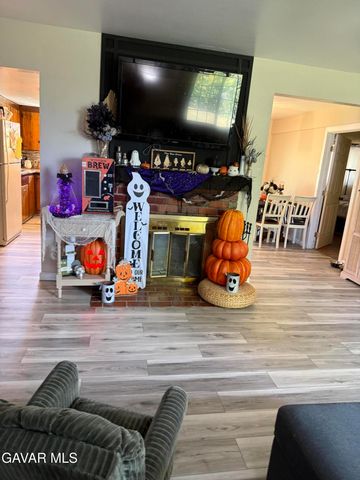 919 Golden West Ct, Tehachapi, CA 93561