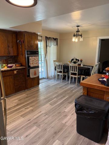 919 Golden West Ct, Tehachapi, CA 93561