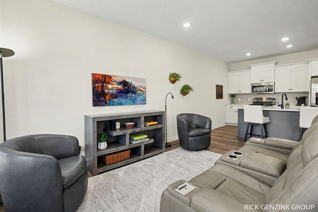 1993 N Shorewood Lane, Holland, MI 49423