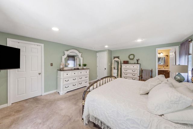 36 Sayville Road, Sound Beach, NY 11789