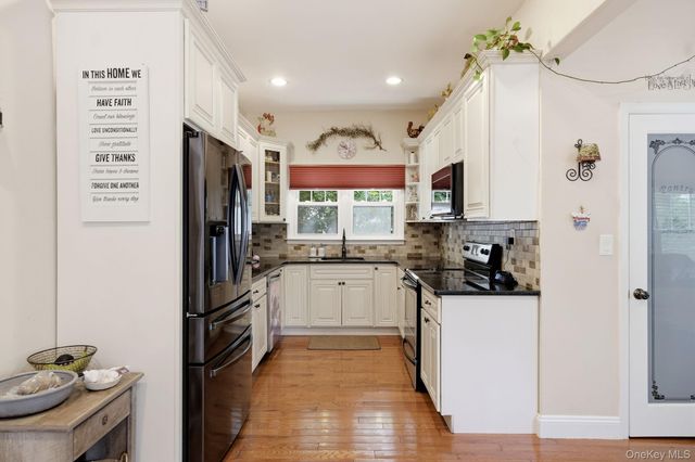 36 Sayville Road, Sound Beach, NY 11789