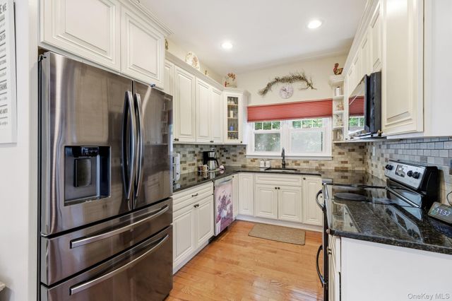 36 Sayville Road, Sound Beach, NY 11789