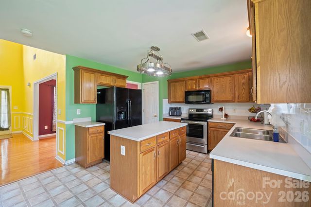 2015 Mallard Pointe Drive, Kannapolis, NC 28083
