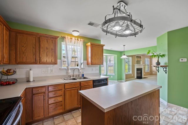 2015 Mallard Pointe Drive, Kannapolis, NC 28083