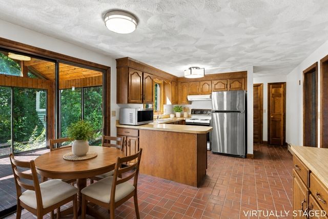 4 Dundas Avenue, Andover, MA 01810