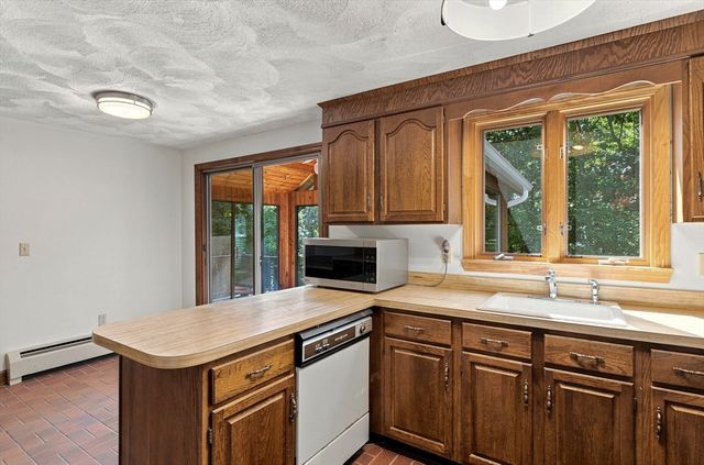 4 Dundas Avenue, Andover, MA 01810