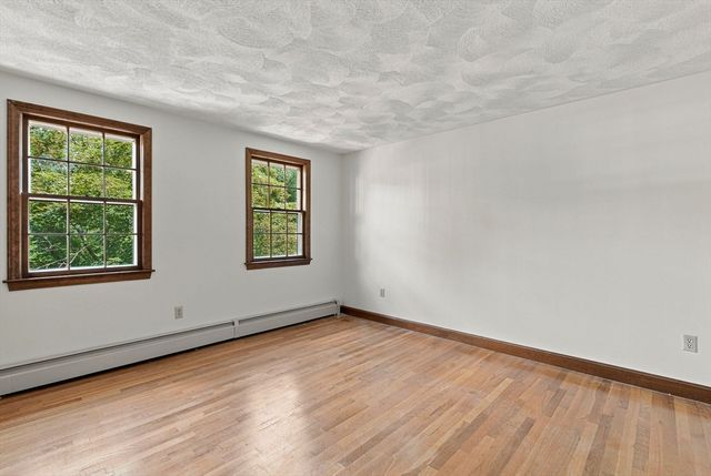 4 Dundas Avenue, Andover, MA 01810