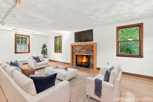 4 Dundas Avenue, Andover, MA 01810