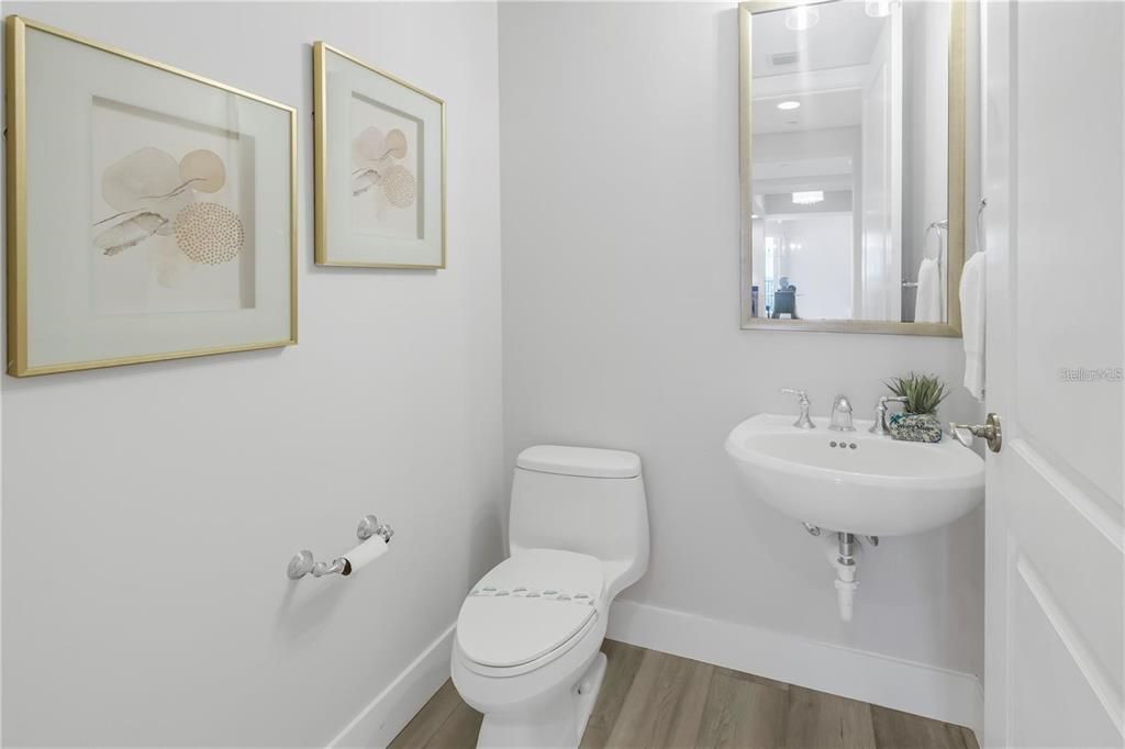 Image 16 of property listing at 300 BEACH DRIVE NE 2301, St Petersburg, FL 33701