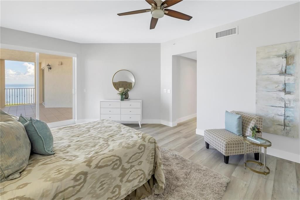 Image 18 of property listing at 300 BEACH DRIVE NE 2301, St Petersburg, FL 33701