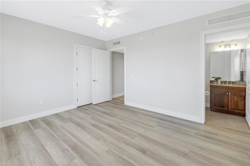 Image 23 of property listing at 300 BEACH DRIVE NE 2301, St Petersburg, FL 33701