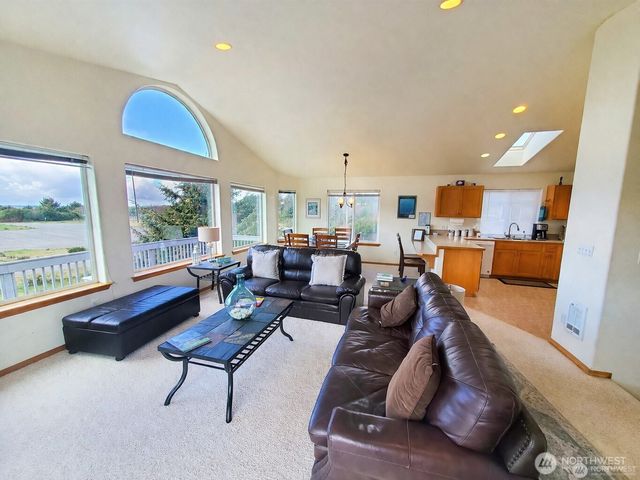 16 Ocean Boulevard, Ocean City, WA 98569