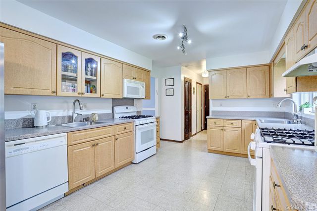 24 Park Avenue, Monsey, NY 10952