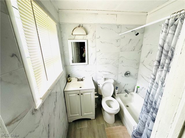 445 Saint Louis Avenue, Youngstown, OH 44511