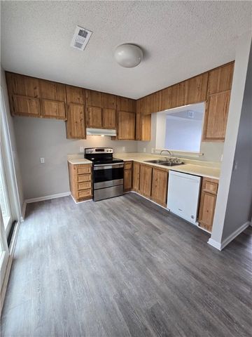 900 Lanier Blvd 6, Brunswick, GA 31520