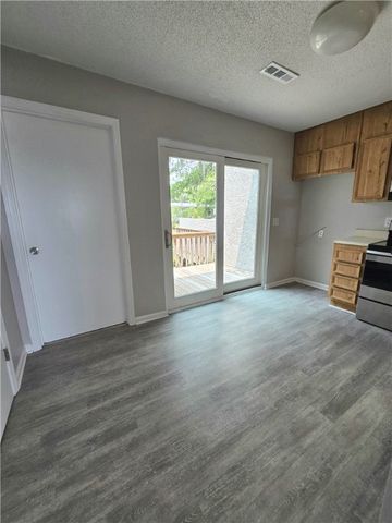 900 Lanier Blvd 6, Brunswick, GA 31520