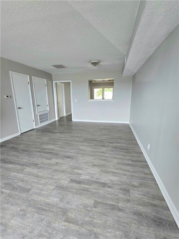 900 Lanier Blvd 6, Brunswick, GA 31520