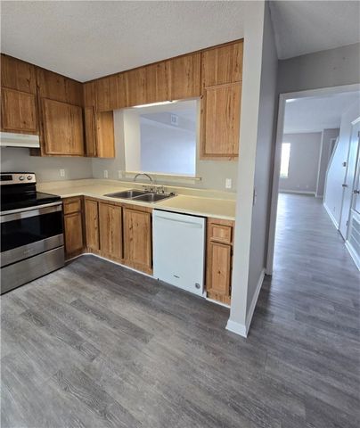 900 Lanier Blvd 6, Brunswick, GA 31520