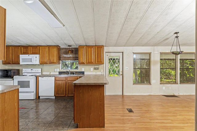 18007 SE 90TH STREET, Ocklawaha, FL 32179