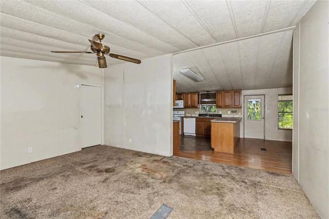 18007 SE 90TH STREET, Ocklawaha, FL 32179