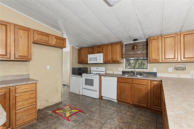 18007 SE 90TH STREET, Ocklawaha, FL 32179
