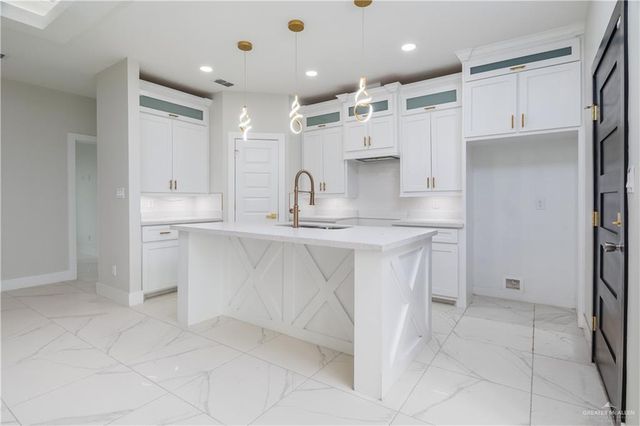 1216 E Evergreen Avenue, San Juan, TX 78589