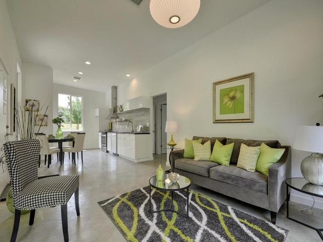 2103 E 14th ST B, Austin, TX 78702