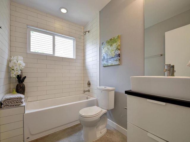 2103 E 14th ST B, Austin, TX 78702