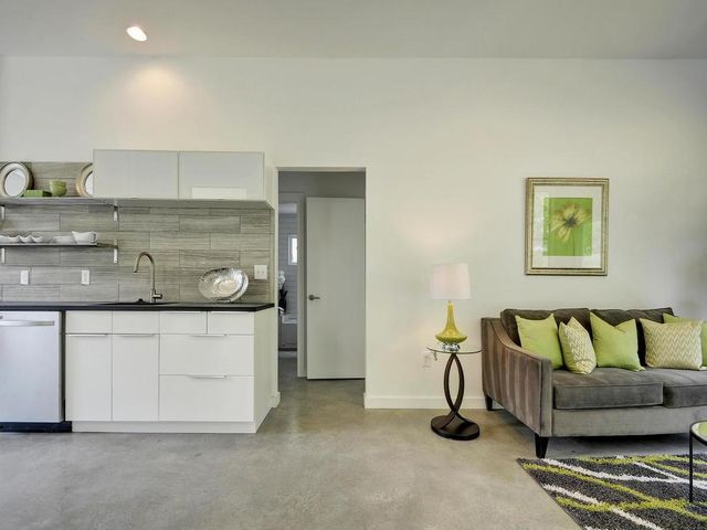 2103 E 14th ST B, Austin, TX 78702