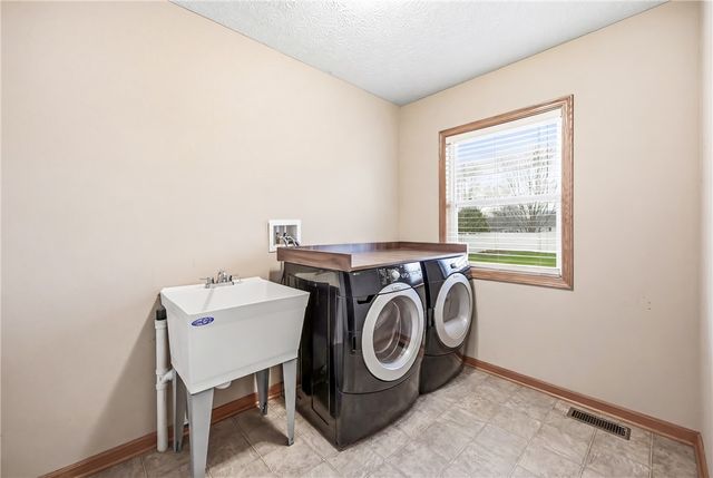 3173 SARANAC DR, South Pymatuning Twp, PA 16150