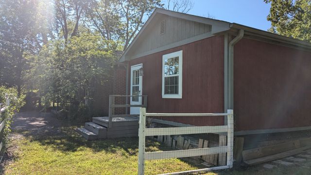 1215 Meadow Rd, Cookeville, TN 38501