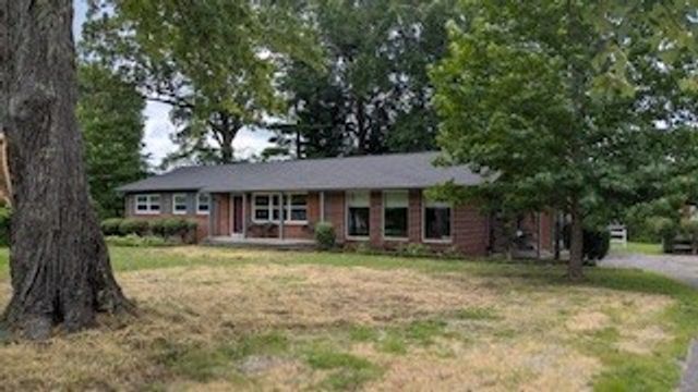 1215 Meadow Rd, Cookeville, TN 38501