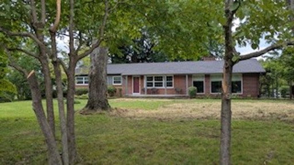 1215 Meadow Rd, Cookeville, TN 38501