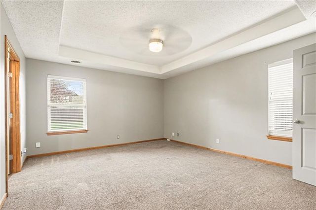 600 SE Saratoga Drive, Blue Springs, MO 64014