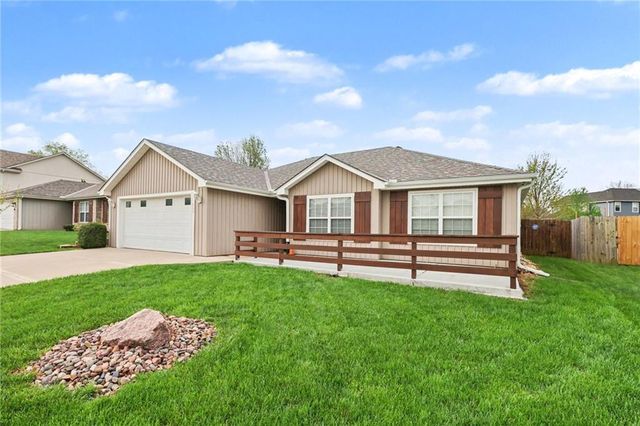 600 SE Saratoga Drive, Blue Springs, MO 64014
