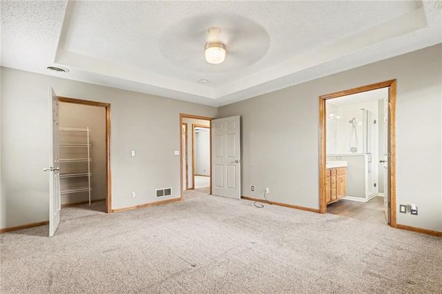 600 SE Saratoga Drive, Blue Springs, MO 64014