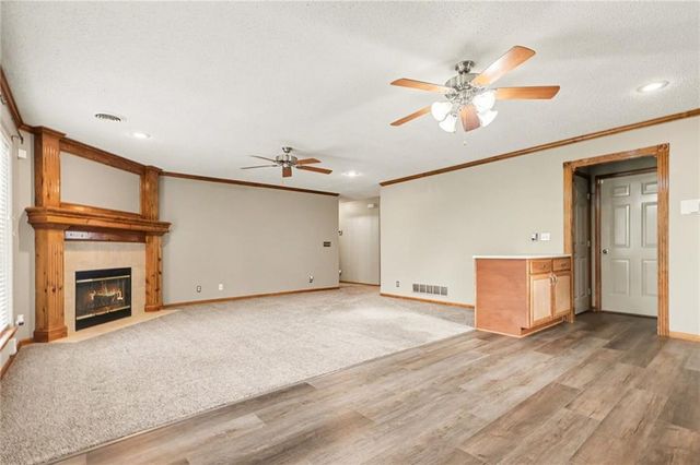 600 SE Saratoga Drive, Blue Springs, MO 64014